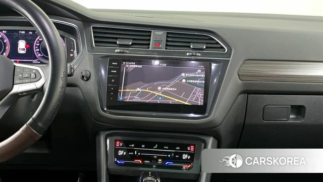 Volkswagen Tiguan Allspace 2023 Белый из Кореи, фото 5