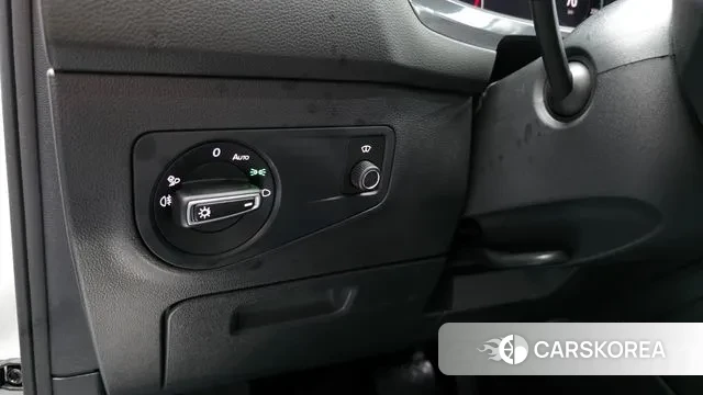 Volkswagen Tiguan Allspace 2023 Белый из Кореи, фото 5