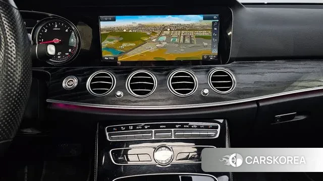 Mercedes-Benz E-Class W213 2018 Белый из Кореи, фото 5