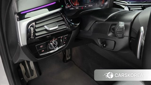 BMW 5 Series (G30) 2020 Белый из Кореи, фото 5