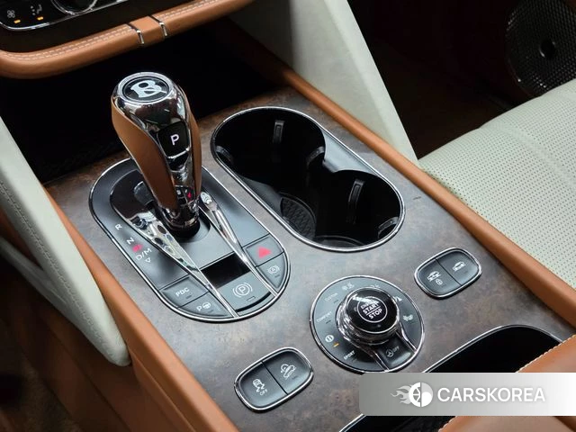 Bentley Bentayga 2023 Белый из Кореи, фото 5
