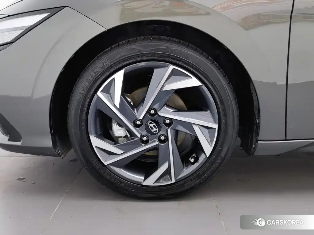 Hyundai Elantra 2024 Silver/gray из Китая, фото 5