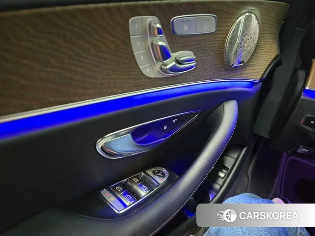 Mercedes-Benz E-Class W213 2021 Белый из Кореи, фото 5