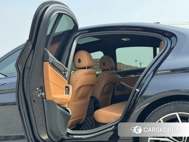 BMW 5 series (imported) 2023 Черный из Китая, фото 5