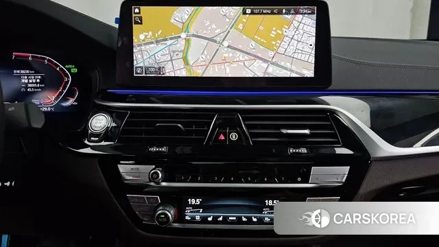 BMW 5 Series (G30) 2023 Белый из Кореи, фото 5