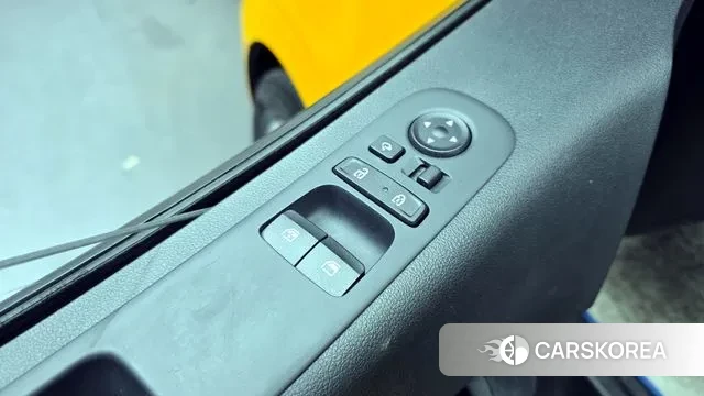 Hyundai Staria 2023 Желтый из Кореи, фото 5