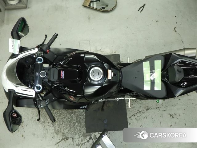 Проданный Honda CBR1000RR-R FIREBLADE SP id 4229661 из Японии, фото 2