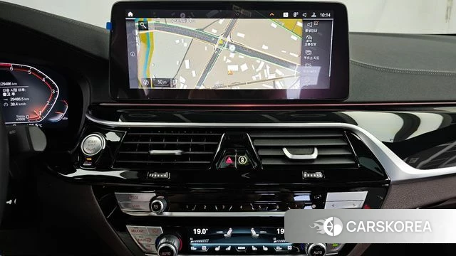 BMW 5 Series (G30) 2023 Белый из Кореи, фото 5