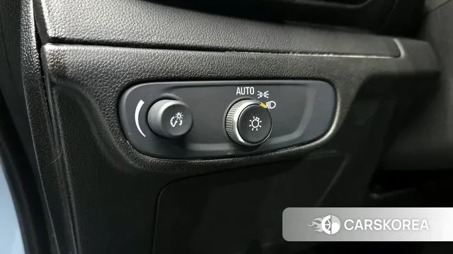 Chevrolet (GM Daewoo) New Bolt EV 2022 Светло-серебряный цвет из Кореи, фото 5