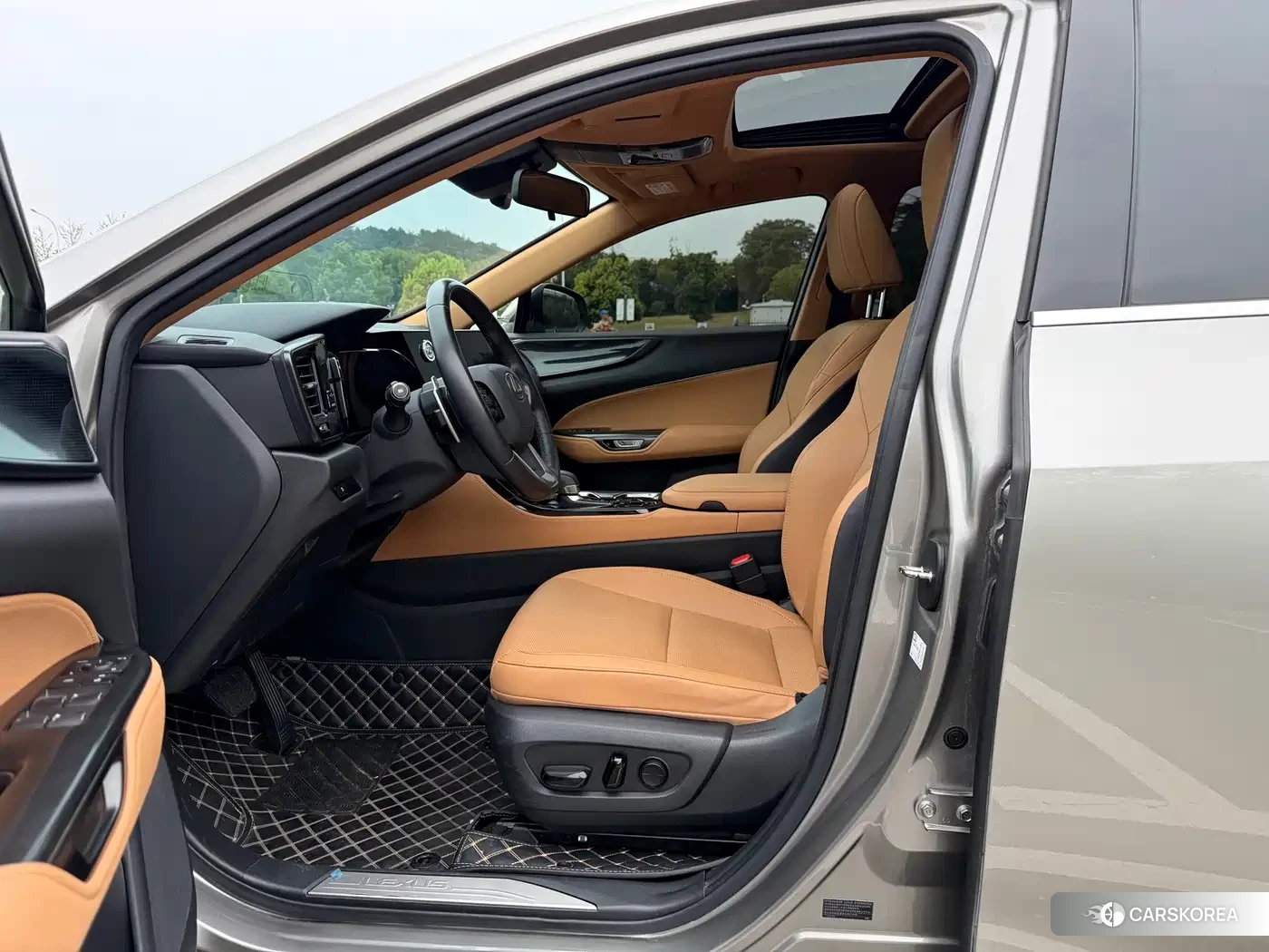 Lexus NX 2022 Silver/gray из Китая, фото 5