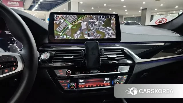 BMW 5 Series (G30) 2023 Белый из Кореи, фото 5