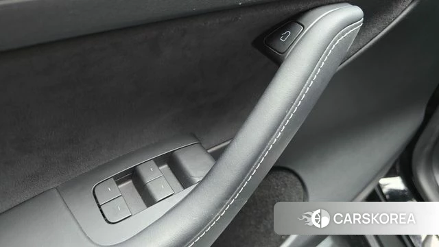 Tesla Model Y 2023 Черный из Кореи, фото 5