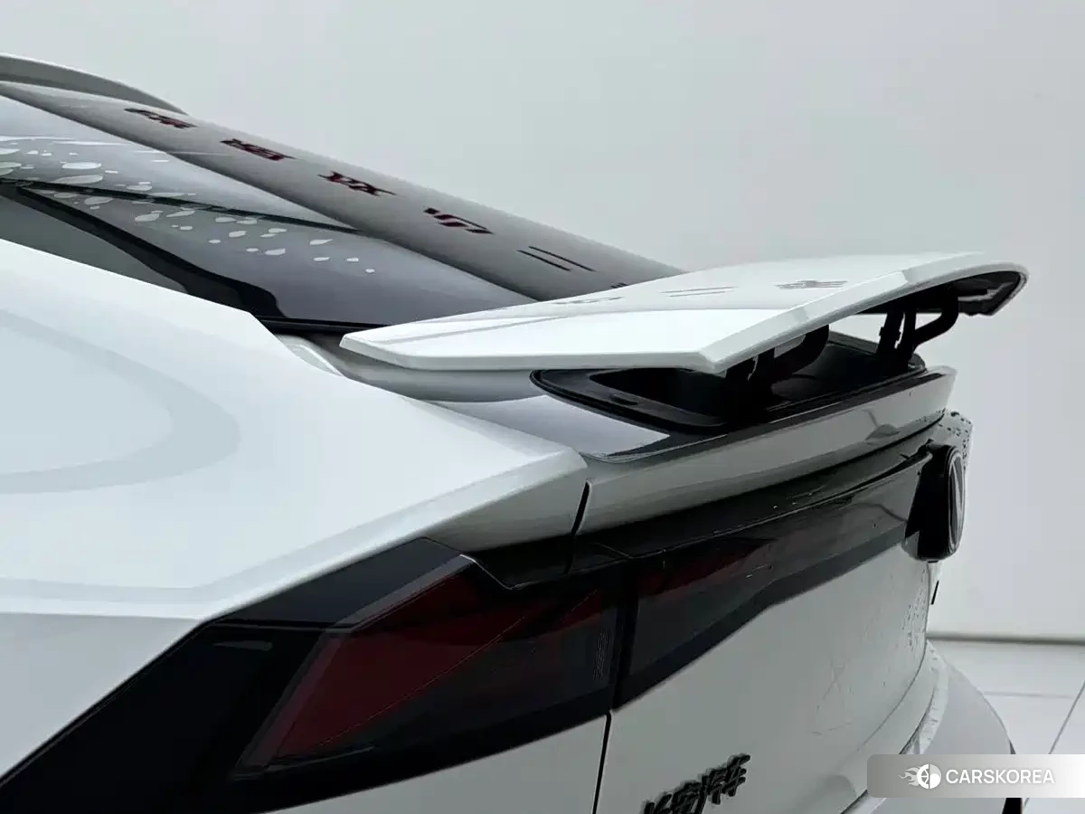 Chang'an Changan UNI-V 2023 Белый из Китая, фото 5
