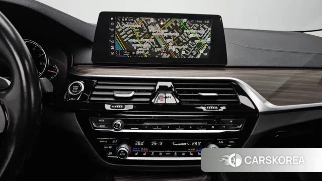 BMW 5 Series (G30) 2018 Цвет галактики из Кореи, фото 5