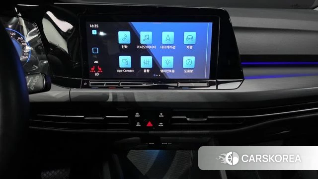 Volkswagen Golf 8th Generation 2022 Белый из Кореи, фото 5
