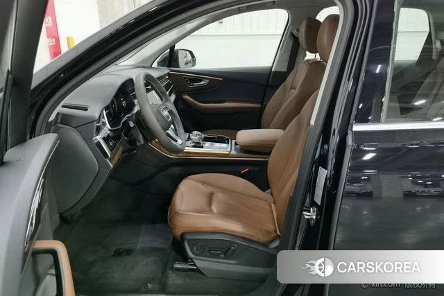 Audi Q7 2022 Черный из Китая, фото 5