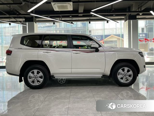 Toyota Land Cruiser (imported) 2025 Белый из Китая, фото 5