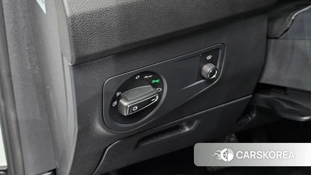 Volkswagen Tiguan Allspace 2022 Белый из Кореи, фото 5