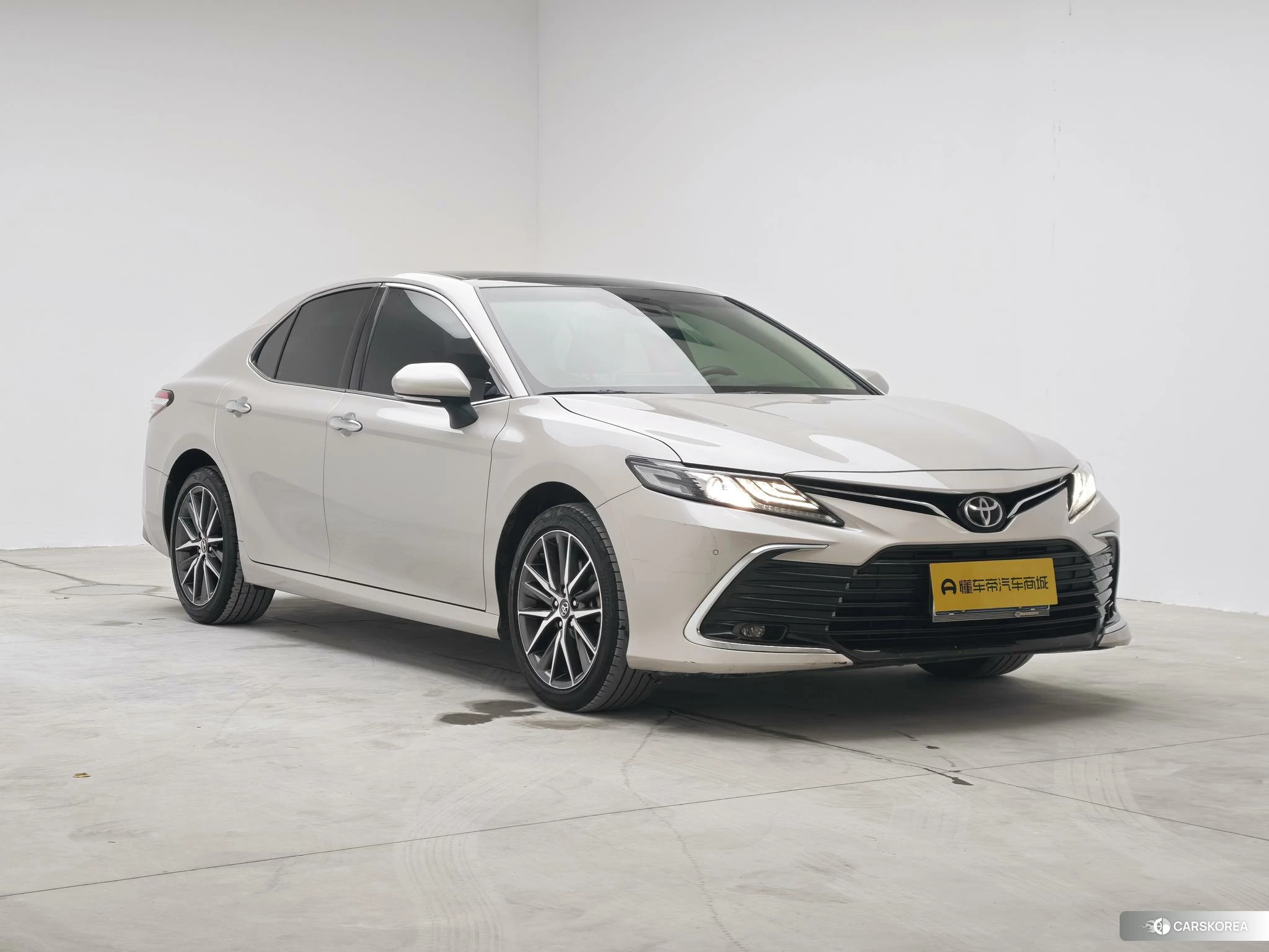 Toyota Camry 2021 Серебристо-серый из Китая, фото 5