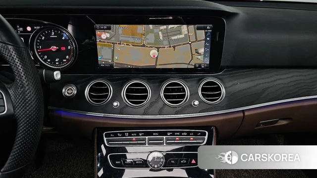 Mercedes-Benz E-Class W213 2018 Белый из Кореи, фото 5