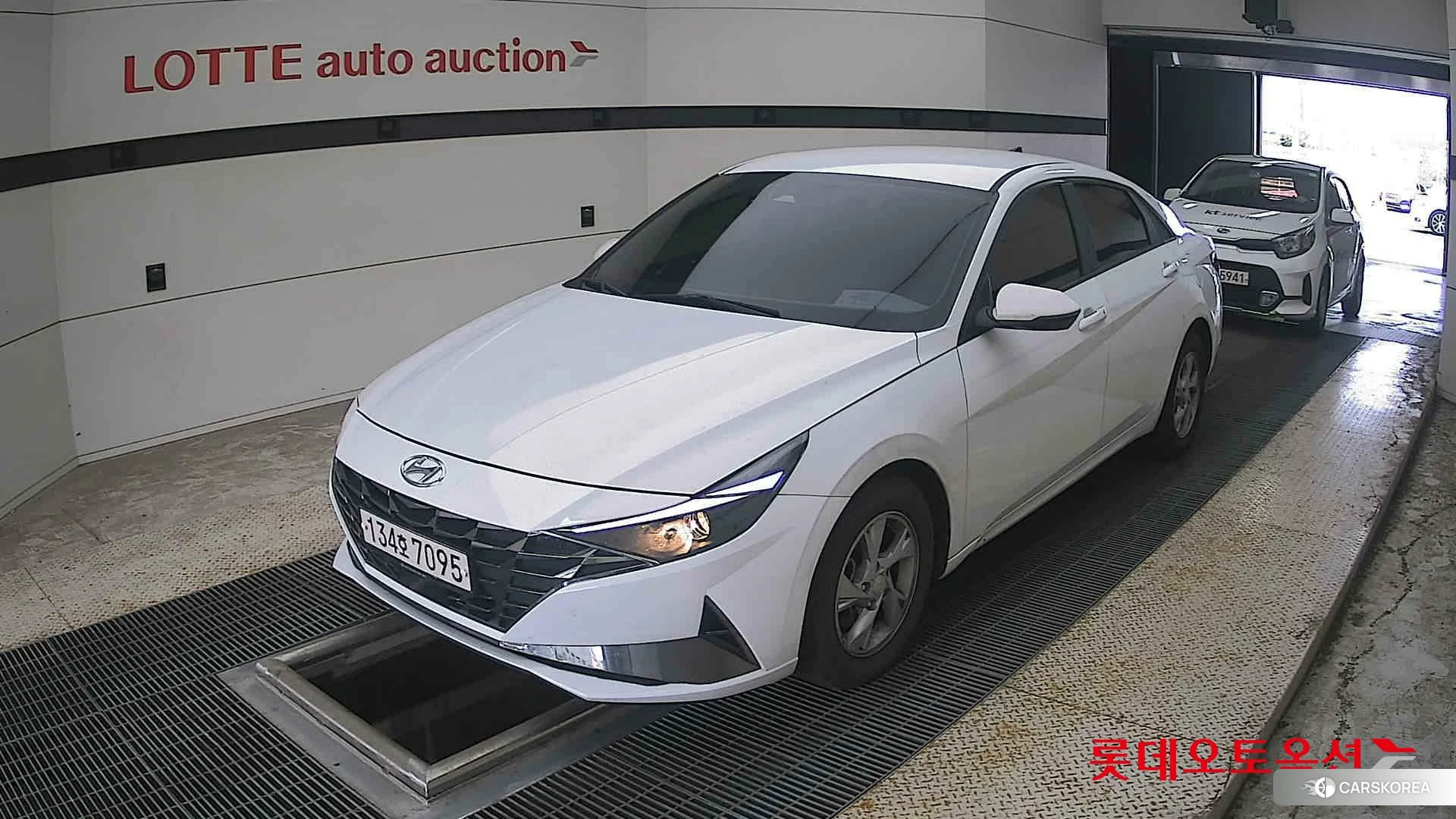 Hyundai Avante 2021 Polar White из Кореи, фото 5