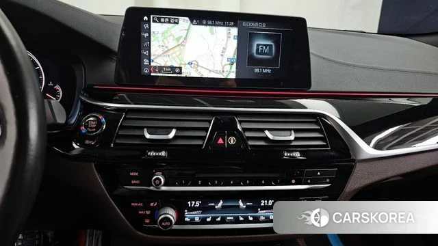 BMW 5 Series (G30) 2018 Белый из Кореи, фото 5