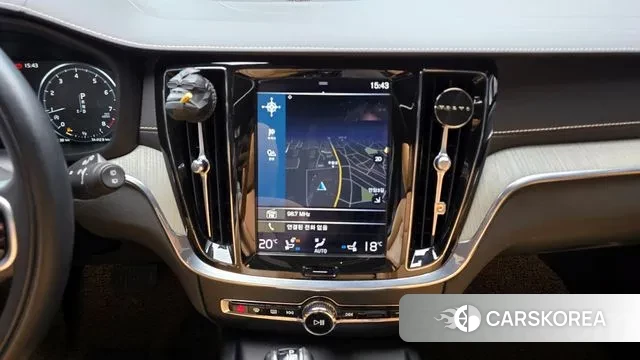 Volvo V60 Cross-Country 2nd Generation 2020 Белый из Кореи, фото 5