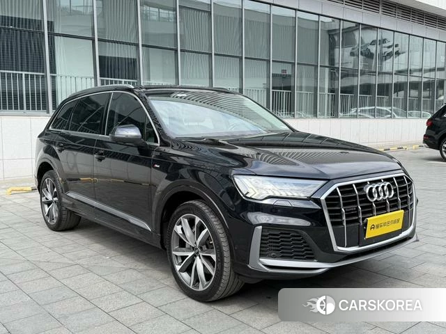 Audi Q7 2021 Черный из Китая, фото 5