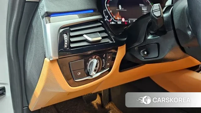 BMW 5 Series (G30) 2022 Белый из Кореи, фото 5