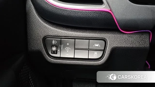 Kia Seltos 2022 Белый из Кореи, фото 5