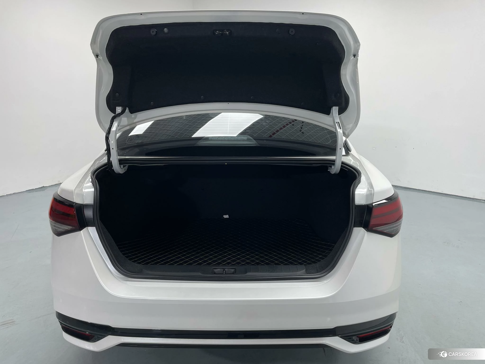 Nissan Xuan Yi 2024 Белый из Китая, фото 5