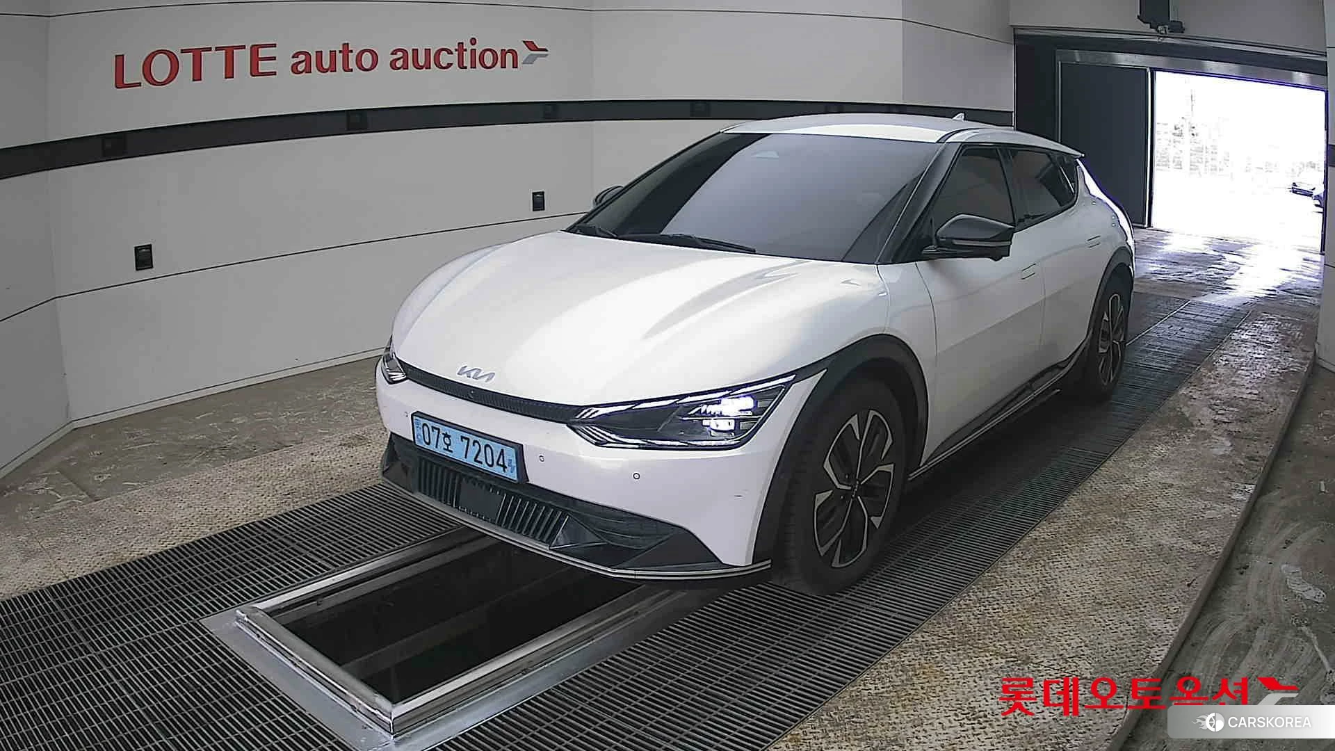 Kia EV6 2022 Snow White Pearl из Кореи, фото 5