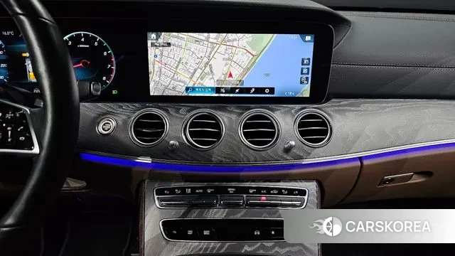 Mercedes-Benz E-Class W213 2022 Белый из Кореи, фото 5