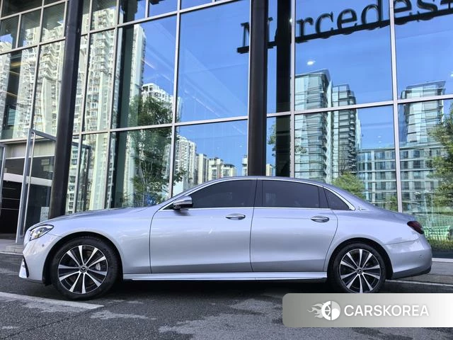 Mercedes-Benz E-class PHEV 2022 Серебристо-серый из Китая, фото 5