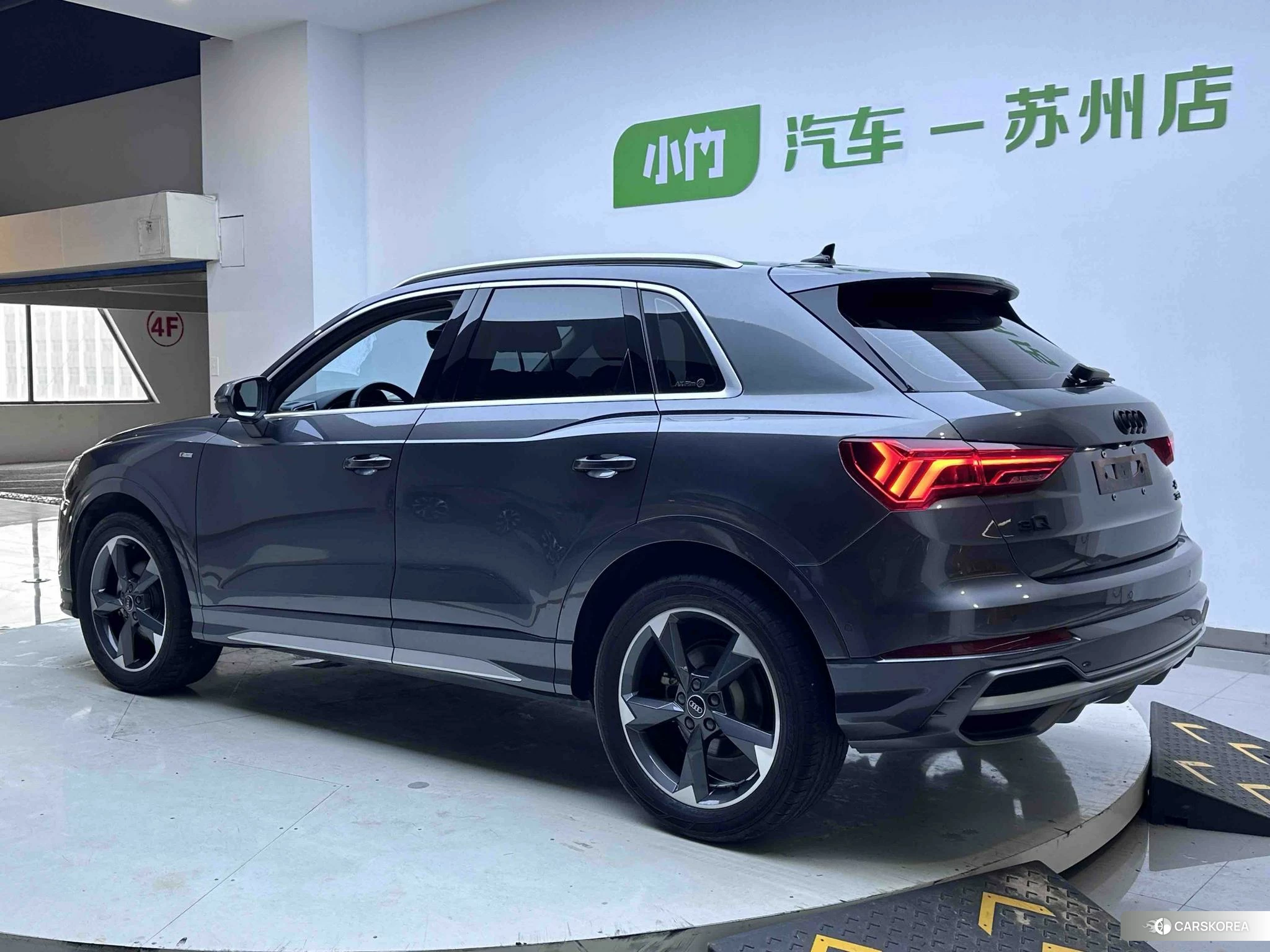 Audi Q3 2022 Темно-серый из Китая, фото 5