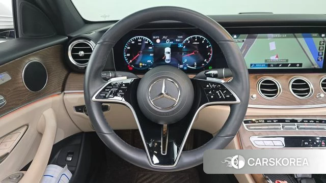 Mercedes-Benz E-Class W213 2023 Белый из Кореи, фото 5