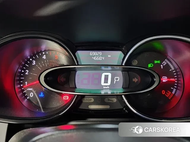 Renault Korea (Samsung) Clio 2019 Красный из Кореи, фото 5