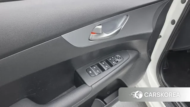 Kia The New K3 2nd generation 2021 Белый из Кореи, фото 5