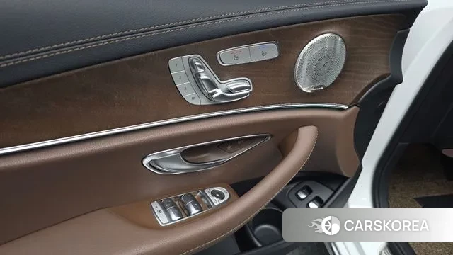 Mercedes-Benz E-Class W213 2021 Белый из Кореи, фото 5