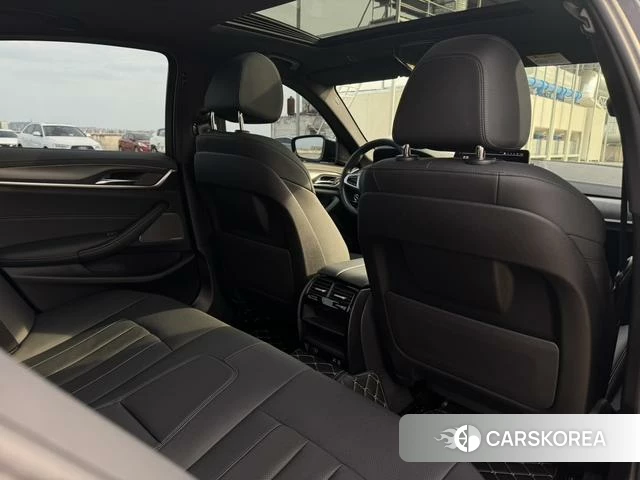 BMW 5 series (imported) 2023 Черный из Китая, фото 5
