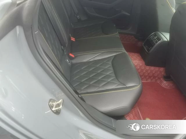 Volkswagen CC 2024 Темно-серый из Китая, фото 5