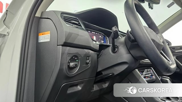 Volkswagen Tiguan Allspace 2022 Белый из Кореи, фото 5