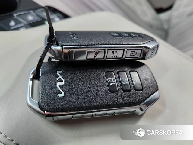 Kia K8 2023 Серебристо-серый из Кореи, фото 5