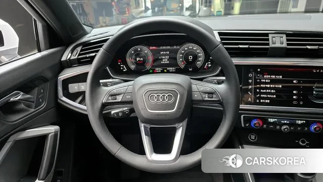 Audi Q3 (F3) 2023 Белый из Кореи, фото 5