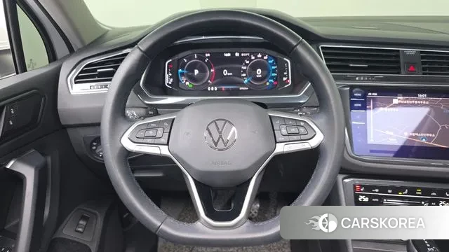 Volkswagen Tiguan second Generation 2022 Белый из Кореи, фото 5