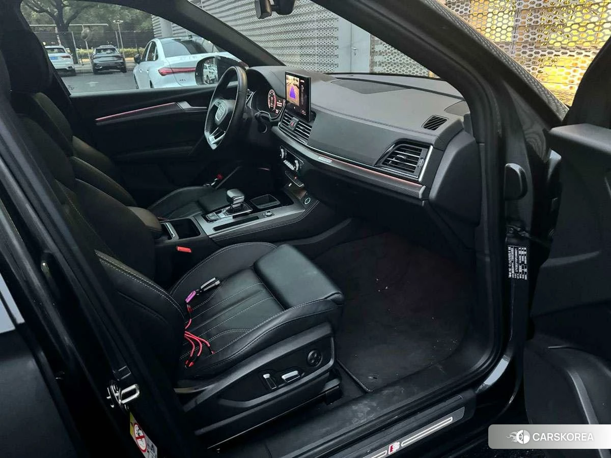 Audi Q5L 2023 Темно-серый из Китая, фото 5