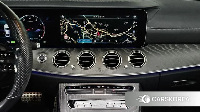 Mercedes-Benz E-Class W213 2022 Белый из Кореи, фото 5