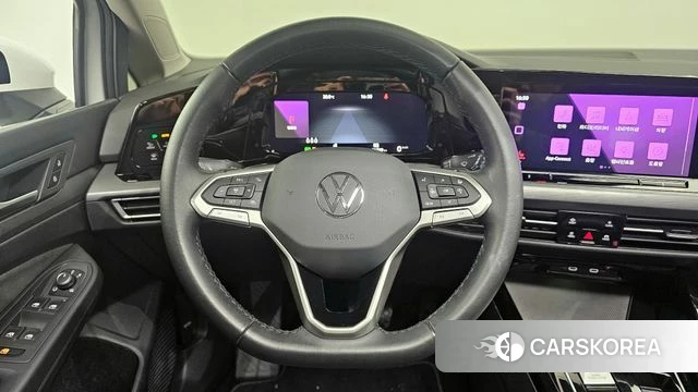 Volkswagen Golf 8th Generation 2023 Белый из Кореи, фото 5
