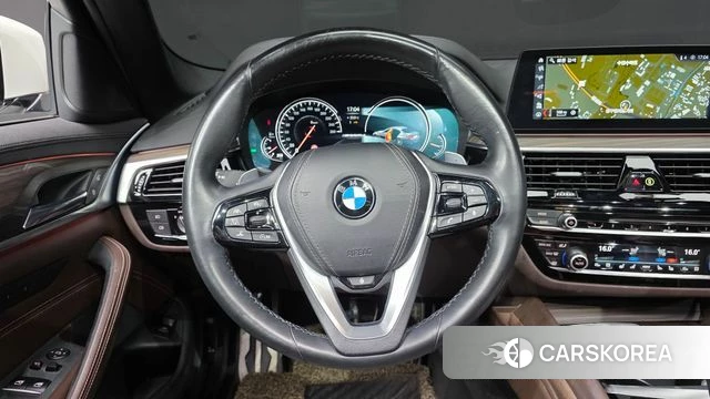 BMW 5 Series (G30) 2018 Белый из Кореи, фото 5