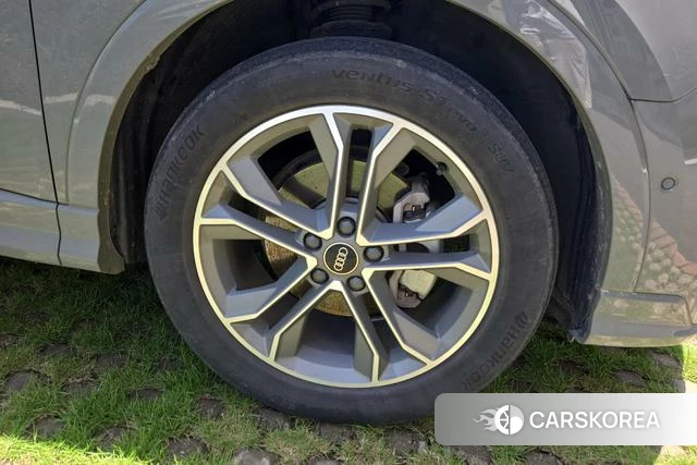 Audi Q3 2024 Темно-серый из Китая, фото 5